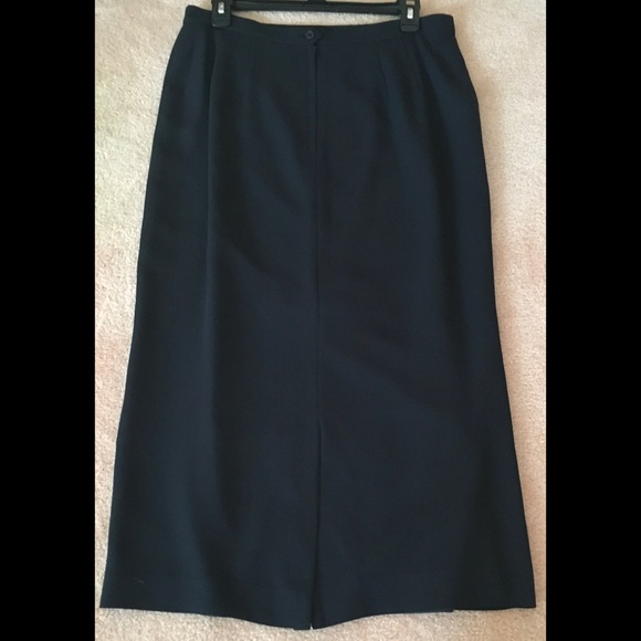 Women’s two piece fuchsia and navy blue suit - Picture 5 of 6